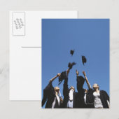 Afstuderen studenten die mortierplanken gooien, aankondigingskaart (Voorkant / Achterkant)