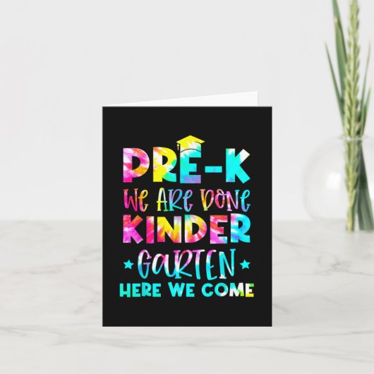 Afstuderen Tie Dye Kleuterschool Hier komen we Kaart (Voorkant)