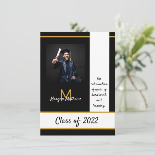 Afstuderen Traditionele zwarte uitnodiging (Staand voorkant)