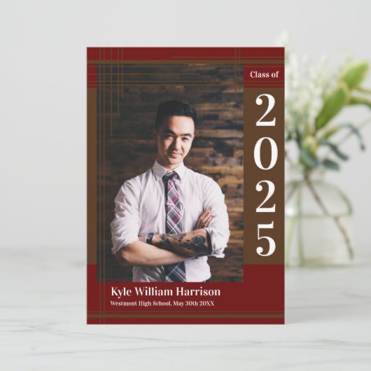 Afstuderen van de bruine maroon-school kaart (Staand voorkant)
