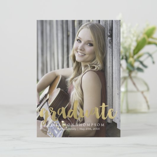 Afstuderen voor goudpenseeltypografie aankondiging (Staand voorkant)