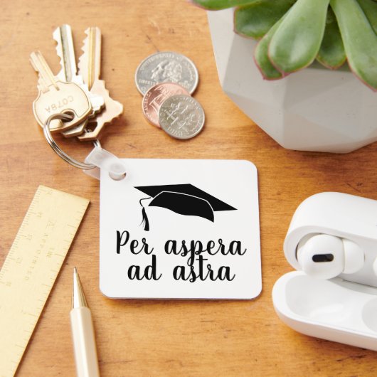 Afstuderen voor Latijn citaat per aspera en astra Sleutelhanger (Bureau)