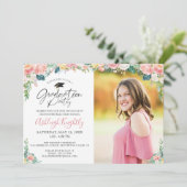 Afstuderen Waterverf Roze Floral Script Invitation Kaart (Staand voorkant)