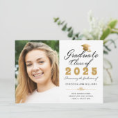 Afstuderen White Gold Script Klasse van 2025 Foto Aankondiging (Staand voorkant)