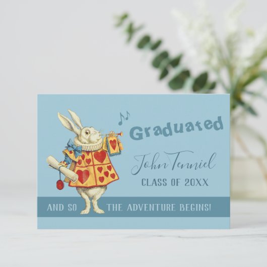 Afstuderen White Rabbit blaast de trompet CC1134 (Staand voorkant)