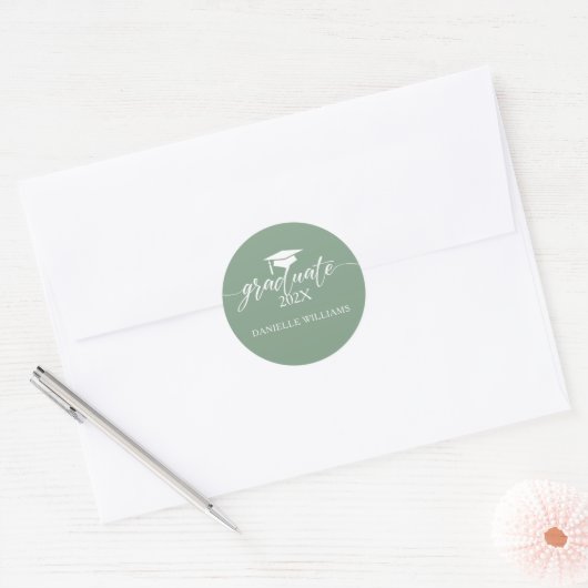 Afstuderen witte typografie op sage groene achterg ronde sticker (Envelop)