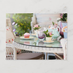 Aftermiddagthee en koekjes in de tuin briefkaart