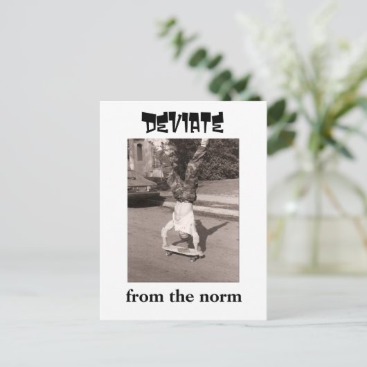 Afwijken van de norm briefkaart (Staand voorkant)