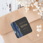 Agaat Script Navy Blue Gold Dark 50th Birthday Vierkante Sticker<br><div class="desc">Deze elegante moderne 50e verjaardagsfeest sticker is voorzien van een marineblauwe waterverf agaat geode ontwerp getrimd met faux gold glitter. Pas eenvoudig de goudkleurige tekst aan op een leisteen zwarte achtergrond met de naam van de eregast,  het verjaardagsjaar en de datum.</div>