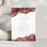 Agate Burgundy Gold Wedding Invitation Kaart<br><div class="desc">Agate Geode Burgundy en Gold Foil Wedding Spring of Summer Wedding Invitations - bevat een modern,  mooi en elegant script voor de speciale huwelijksdag.</div>