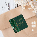 Agate Geode Script Emerald Green Gold Wedding Vierkante Sticker<br><div class="desc">Deze elegante moderne bruiloft sticker heeft een smaragdgroene waterverf agaat geode ontwerp afgewerkt met faux gouden glitter. Pas eenvoudig de goudkleurige tekst aan op een groene achtergrond,  met de namen van de bruid en bruidegom in grillige handschriftkalligrafie over een groot ampersand.</div>