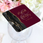 Agate Geode Script Zwart Goud Bourgondische bruilo Kartonnen Onderzetters<br><div class="desc">Dit elegante,  moderne onderzetter is voorzien van een zwarte waterverf agaat geode-ontwerp,  gegarneerd met faux gold glitter. Pas de goudkleurige tekst gemakkelijk aan op een bordeauxrode achtergrond,  met de namen van de bruid en bruidegom in handschriftkalligrafie over een grote grijze ampersand.</div>