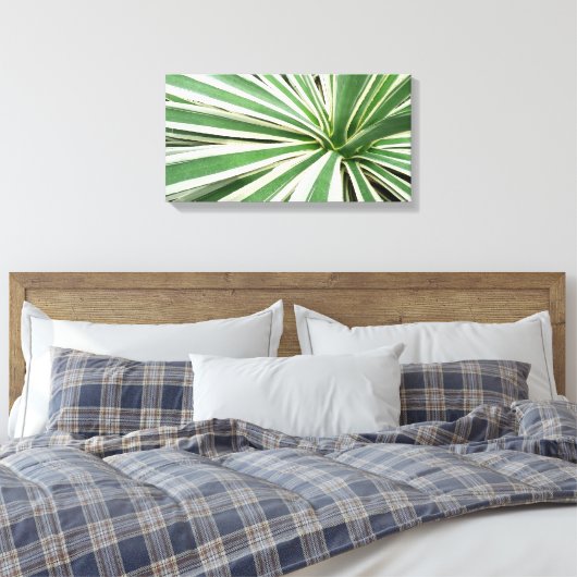 Agave Plant Green en White Striped Canvas Afdruk (Insitu (Slaapkamer))