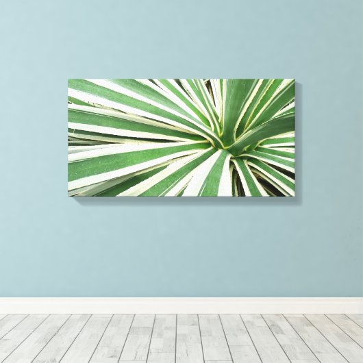 Agave Plant Green en White Striped Canvas Afdruk (Insitu (Houten vloer))