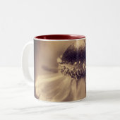 Aged Sepia Zinnia Flower Personalized Tweekleurige Koffiemok (Voorkant links)