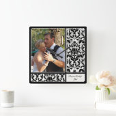 Aged Vintage Damask Pattern Wedding Photograph Vierkante Klok (Huis)