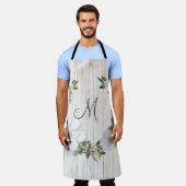 Aged Wood Monogram met Magnolias Wreator Schort (Gedragen)