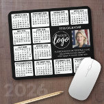 Agenda - logo, fotobedrijf muismat<br><div class="desc">Een kalender die op een muismat wordt afgedrukt, combineert praktische bruikbaarheid met gemak en transformeert een essentiële werkruimte in een tijdbeheertool. Dit innovatieve ontwerp is voorzien van een volledige of maandelijkse kalenderindeling die is geïntegreerd in het oppervlak van de muismat, zodat gebruikers datums kunnen bijhouden zonder hun bureau te overladen...</div>