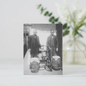 Agenten die nog steeds Whiskey tonen, 1920 Briefkaart (Staand voorkant)