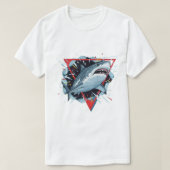 Aggressive Shark Illustration – Dynamic Ocean Pred T-shirt (Design voorkant)