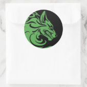 Agressieve Groene en Zwarte Tribal Wolf Ronde Sticker (Tas)