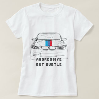 Agressieve, stijlvolle auto's voor T-shirt