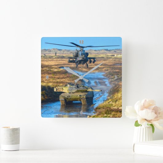 AH-64E APACHE GUARDIAN VIERKANTE KLOK (Huis)