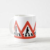 Ah-Bee Road Crossing Koffiemok (Voorkant links)