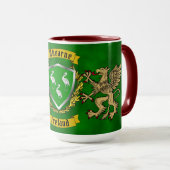 Ahearne Irish Shield & Griffins Personalized Mok (Voorkant rechts)