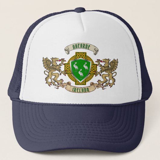 Ahearne Irish Shield & Griffins Personalized Trucker Pet (Voorkant)