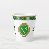 Ahearne Irish Shield & Tartan gepersonaliseerd Latte Mok (Voorkant)