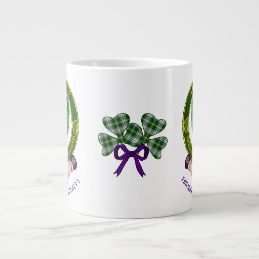 Ahearne Irish Shield w/Claddagh Personalized Grote Koffiekop (Voorkant)