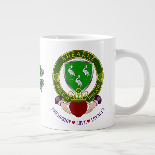 Ahearne Irish Shield w/Claddagh Personalized Grote Koffiekop (Rechts)