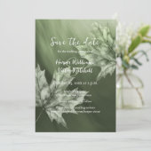 Ahornbladeren accentueren donkergroene herfstbruil save the date (Staand voorkant)