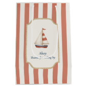 Ahoy Nautical Birthday | Red Stripes & Zeilboot Medium Cadeauzakje (Achterkant)