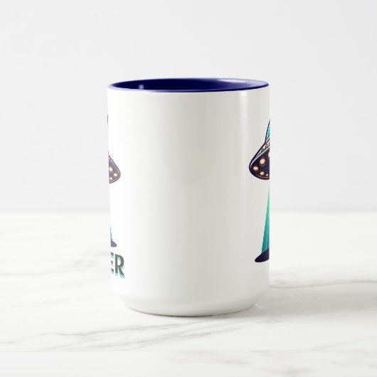 AI Art met UFO Beaming up an Alien Mok (Midden)