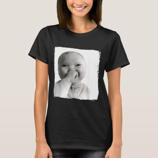 Ai Baby Giggling Holding Back Laugh Funny Viral Ge T-shirt (Voorkant)