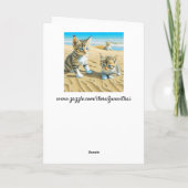 AI Grey Tabby Kitten Spelen op een strand Kaart (Achterkant)