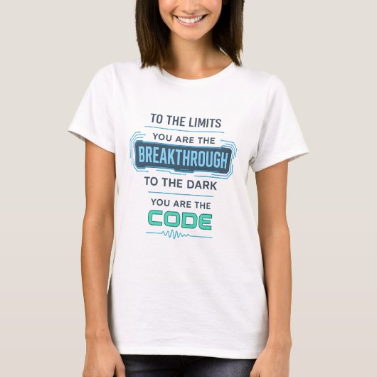 AI Quote Design – Doorbraak naar Code The Dark T-shirt (Voorkant)