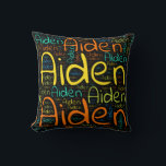 Aiden Kussen<br><div class="desc">Aiden. Show en draag deze populaire, mooie mannelijke voornaam die is ontworpen als kleurrijke tekstwolk gemaakt van horizontale en verticale krommende typografie van handletters in verschillende maten en schattige verse kleuren. Draag je positieve amerikaanse naam of show de wereld waar je van houdt of waar je van houdt. Merk met...</div>