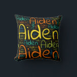 Aiden Kussen<br><div class="desc">Aiden. Show en draag deze populaire, mooie mannelijke voornaam die is ontworpen als kleurrijke tekstwolk gemaakt van horizontale en verticale krommende typografie van handletters in verschillende maten en schattige verse kleuren. Draag je positieve amerikaanse naam of show de wereld waar je van houdt of waar je van houdt. Merk met...</div>