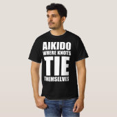 Aikido waar de knopen zichzelf stropdassen t-shirt (Voorkant volledig)