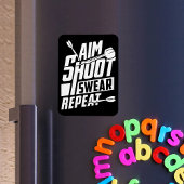 Aim Shoot Swera Repeat - Grappige Dart Fan Magneet