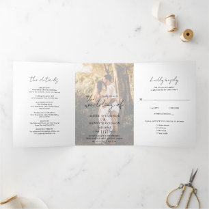 Aimee Rustic Script Modern Wedding Drieluik Uitnodiging