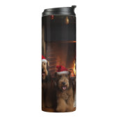 Airedale bij de Haard Kerstmis Thermosbeker (Gedraaid links)