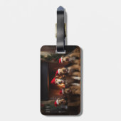 Airedale bij de open haard Kerstmis Bagagelabel (Achterkant verticaal)