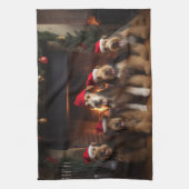 Airedale bij de open haard Kerstmis Theedoek (Verticaal)