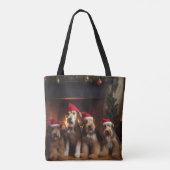 Airedale bij de open haard Kerstmis Tote Bag (Achterkant)