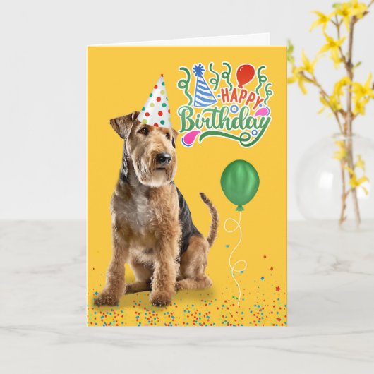 Airedale Dog in Party Pet op Geel Verjaardag Kaart (Gele Bloem)