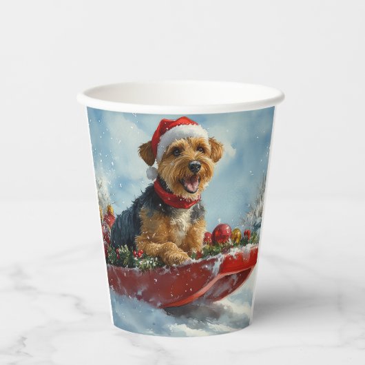 Airedale Hond in Sledge Laat het Sneeuw Kerstmis Papieren Bekers (Voorkant)